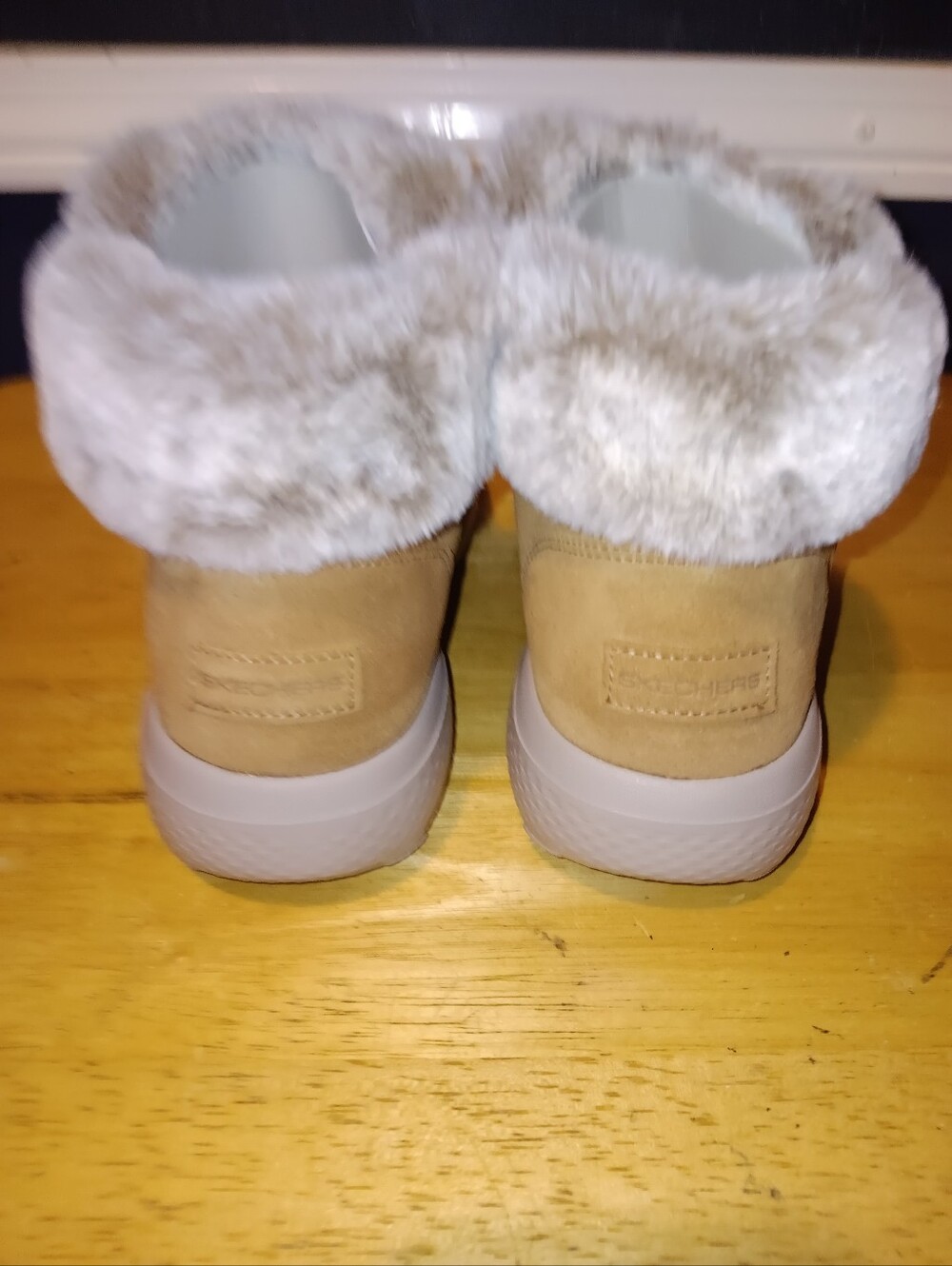Skechers Wide Fit Tan Faux Fur Lined Slip-On Boots Size 8 - Picture 4 of 6